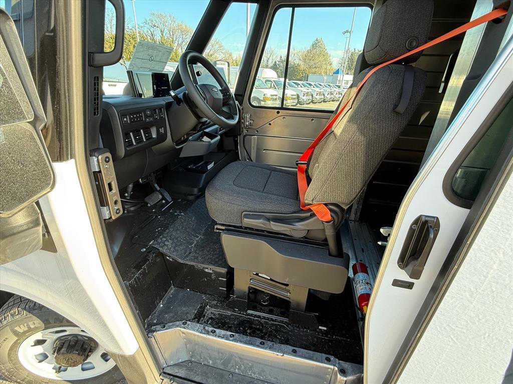 New 2025 Chevrolet Brightdrop 400 w/ Power Door Package image 15