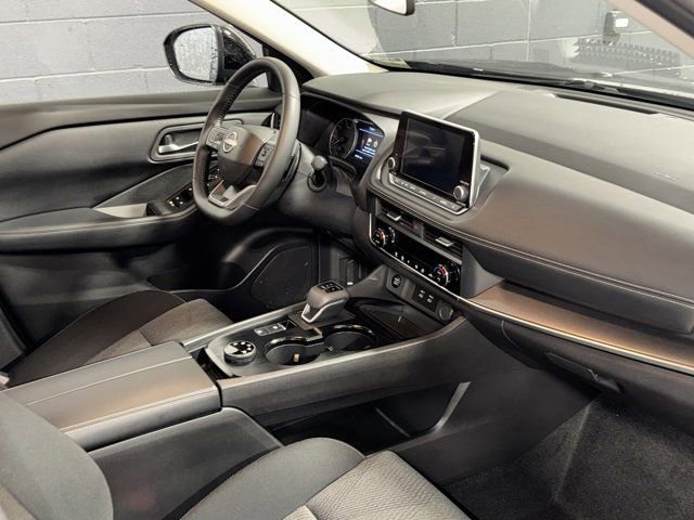 Used 2025 Nissan Rogue SV image 13