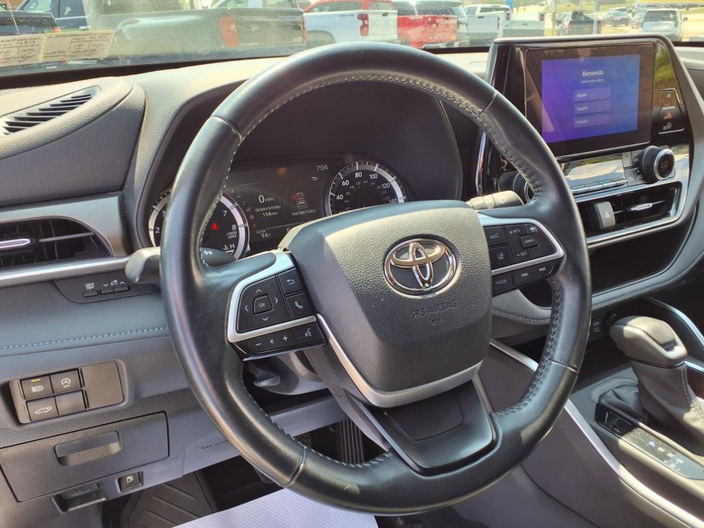 Used 2023 Toyota Highlander LE image 9