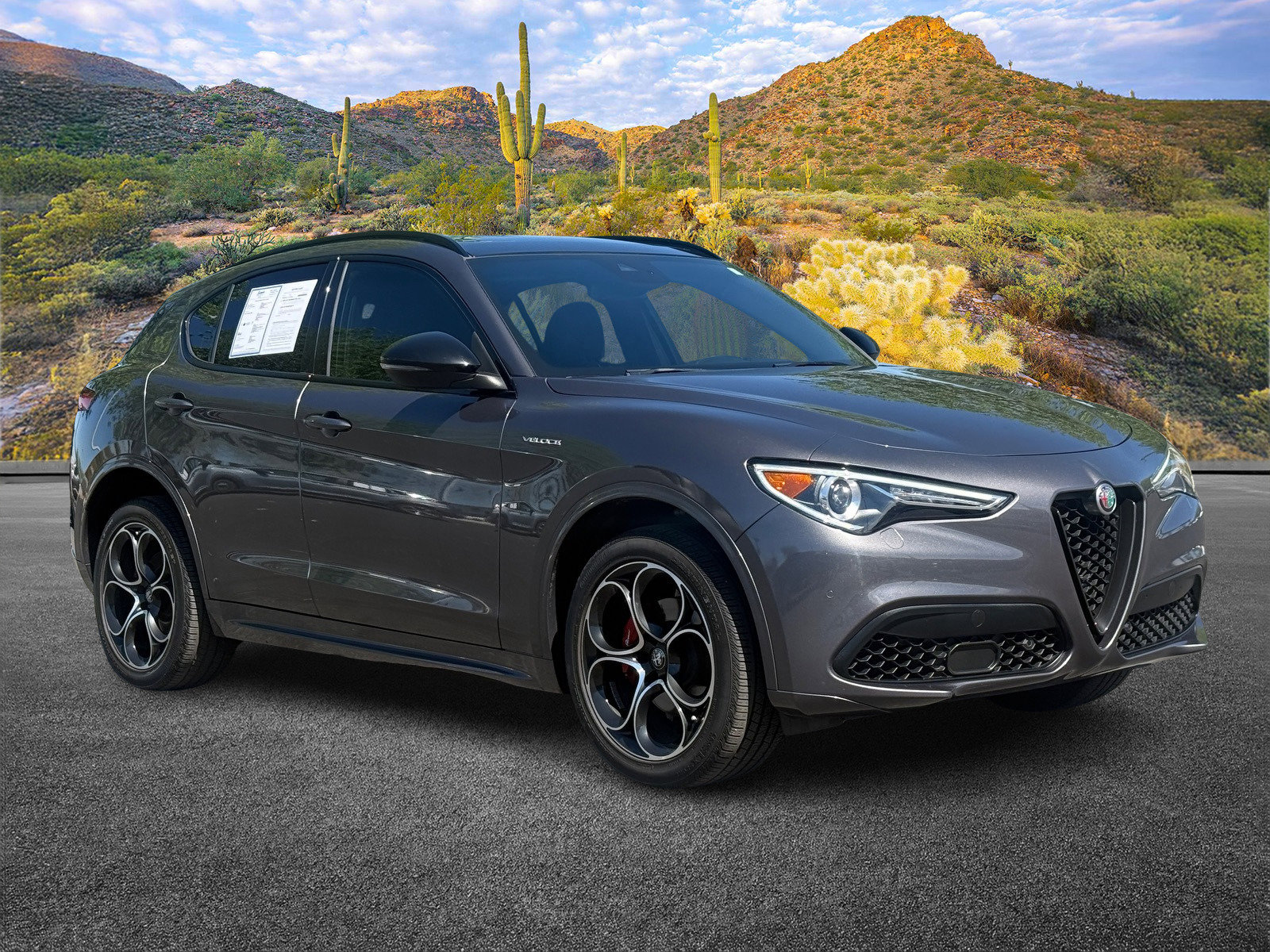 Used 2023 Alfa Romeo Stelvio Veloce image 2