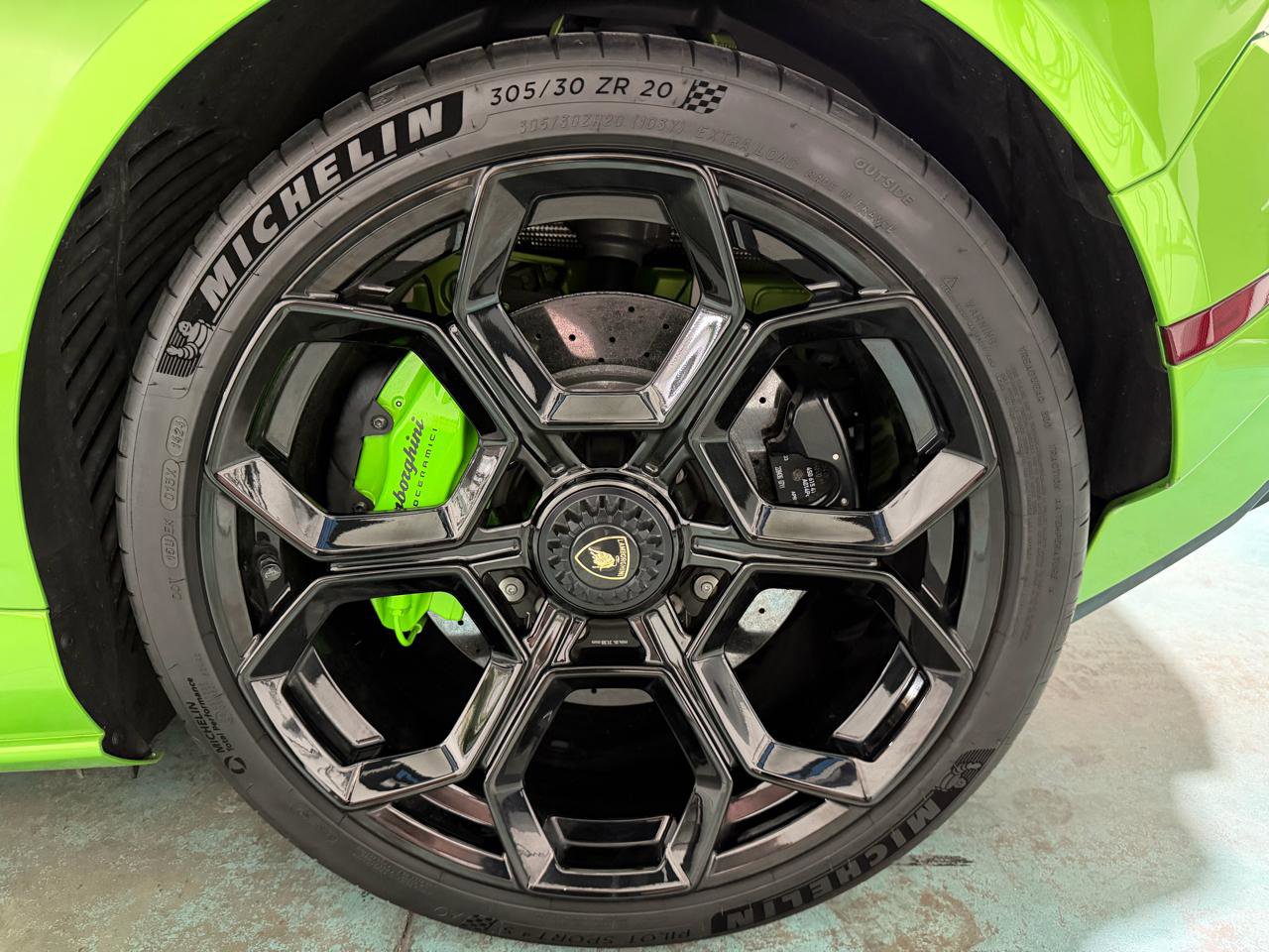 Used 2023 Lamborghini Huracan Tecnica RWD image 7