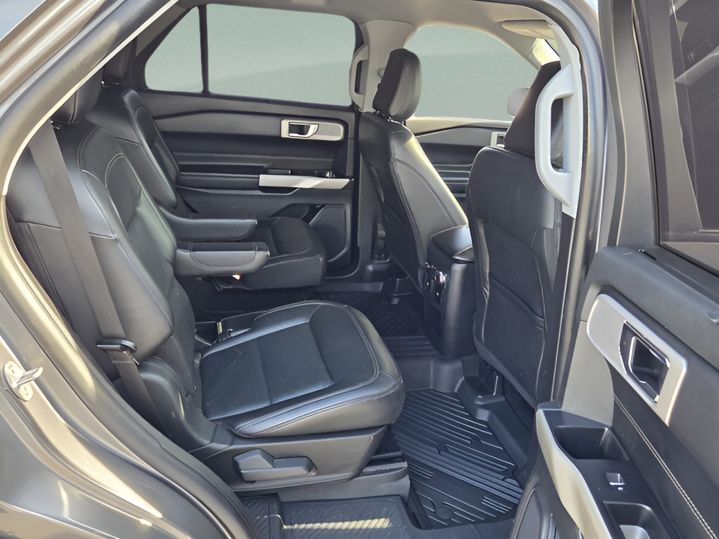 Used 2021 Ford Explorer Limited w/ Equipment Group 301A RWD image 14