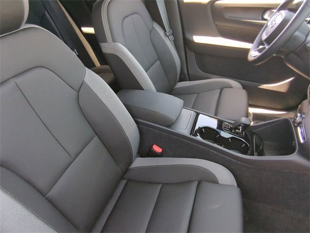 New 2025 Volvo EX40 Core w/ Climate Package image 12