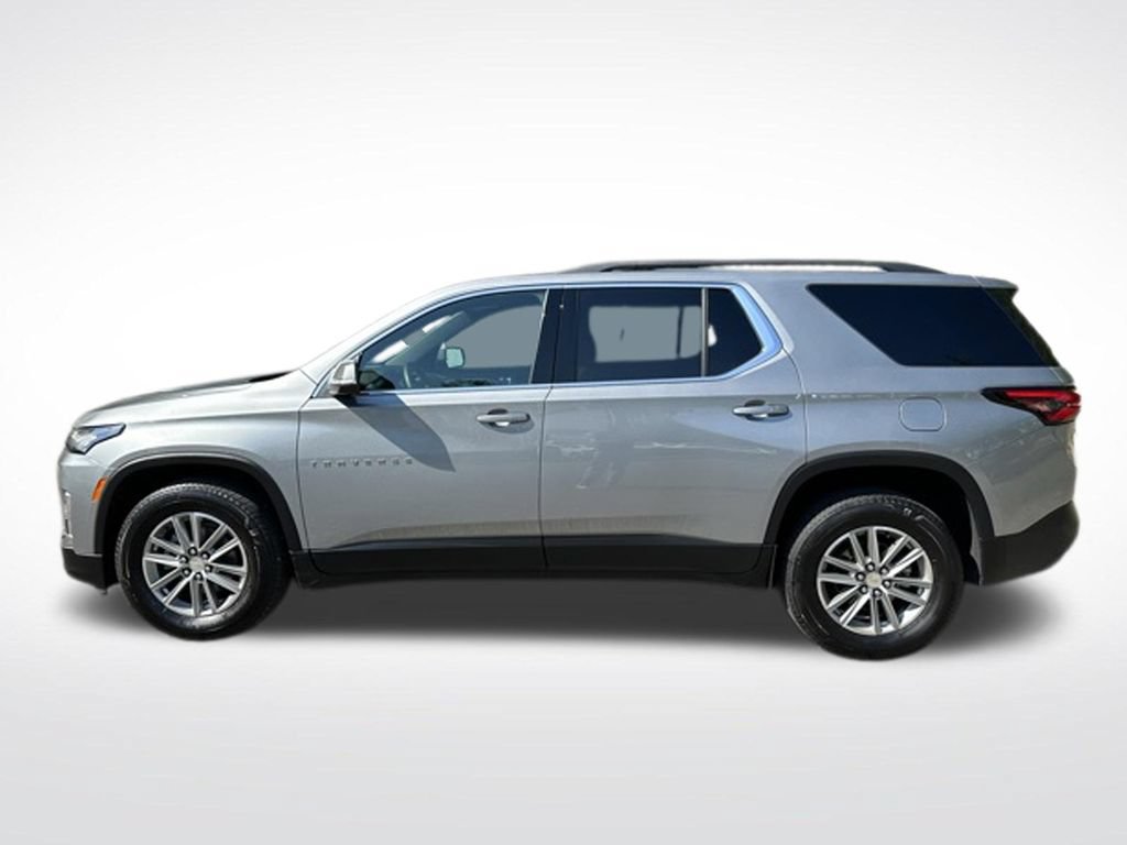 Used 2023 Chevrolet Traverse LT FWD image 2