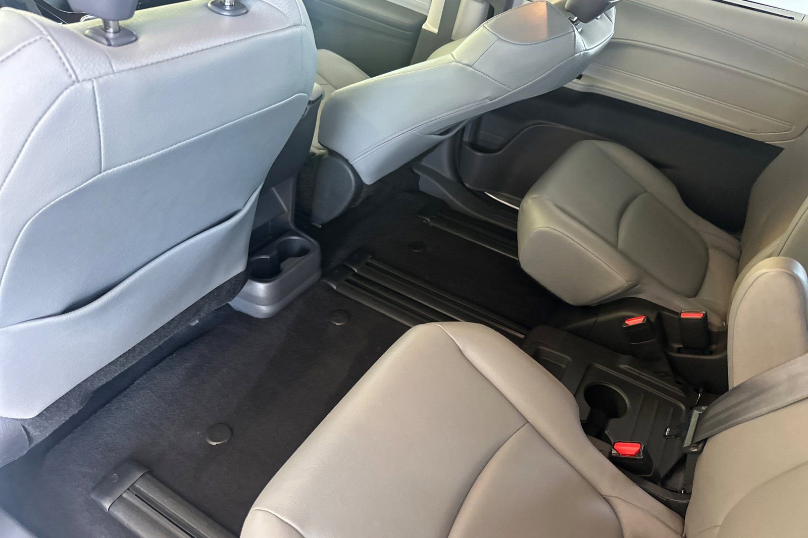 Certified 2024 Toyota Sienna XLE FWD image 15