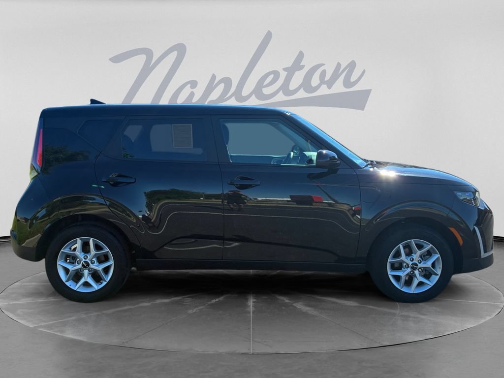 Certified 2025 Kia Soul LX w/ LX Technology Package FWD image 9