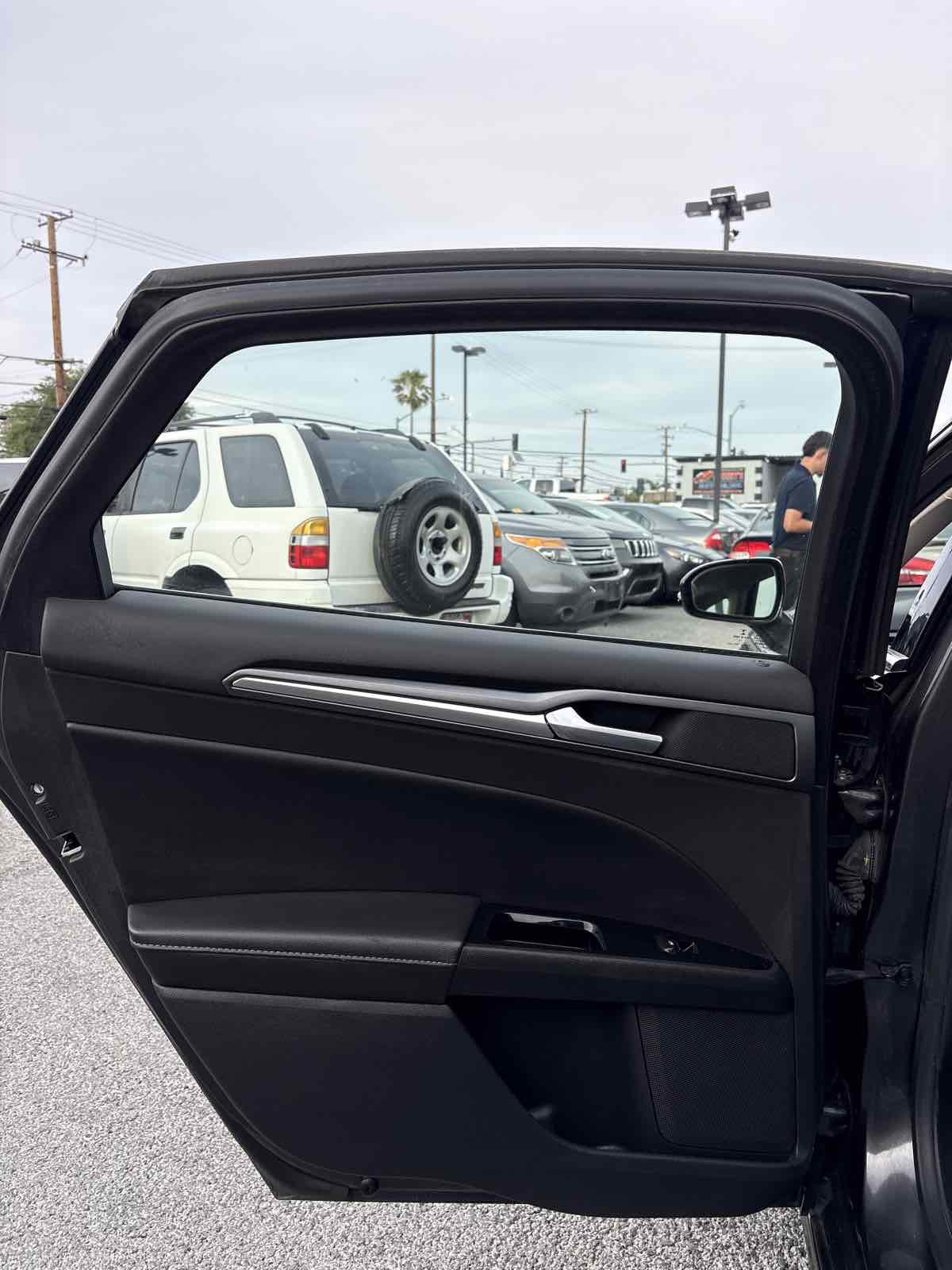 Used 2015 Ford Fusion Titanium FWD image 10