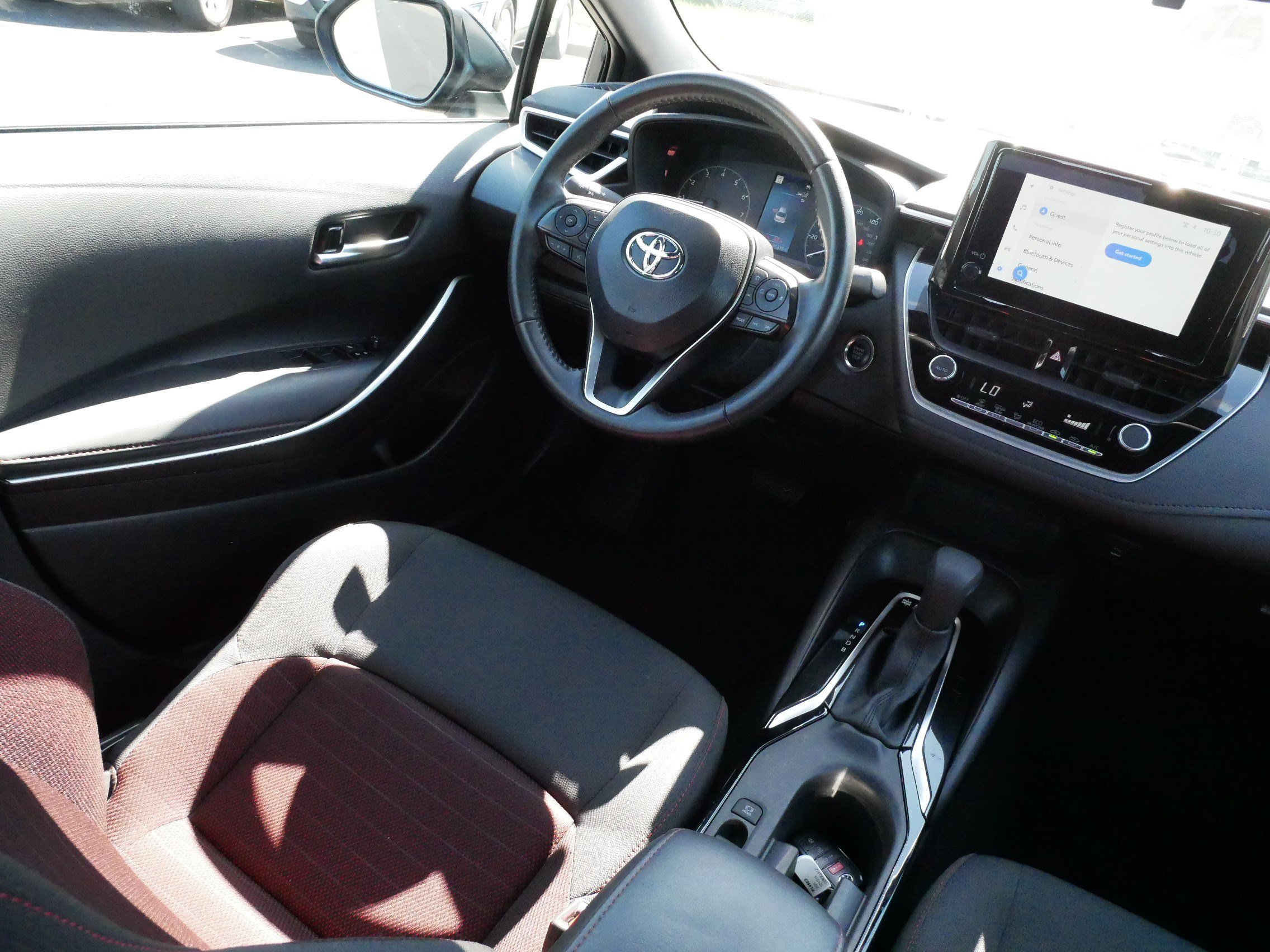 Certified 2025 Toyota Corolla SE FWD image 9