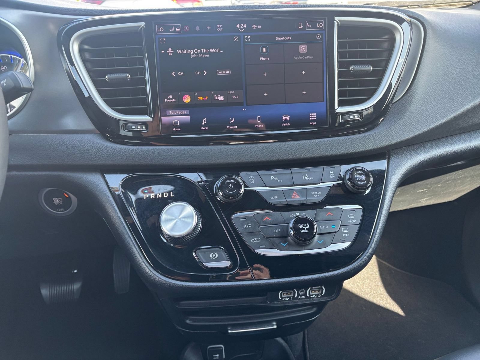 Used 2025 Chrysler Pacifica Select FWD image 16