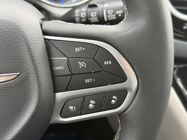 Certified 2024 Chrysler Pacifica Touring-L FWD image 21