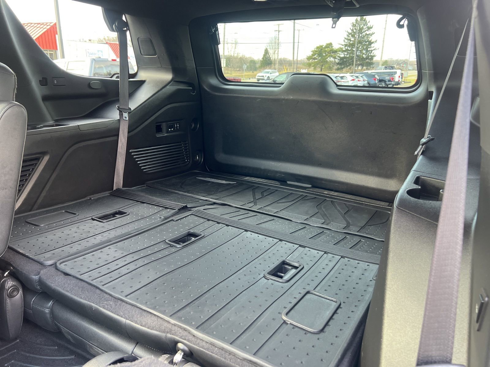 Used 2022 Chevrolet Tahoe Z71 w/ Luxury Package image 28