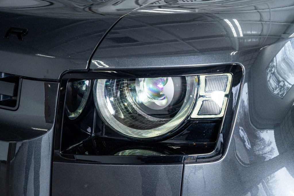 Used 2023 Land Rover Defender 130 X-Dynamic SE image 13