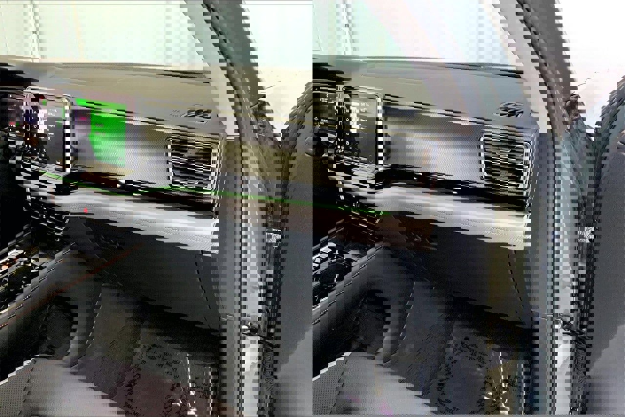 Used 2024 Volkswagen Atlas Peak Edition SE image 16