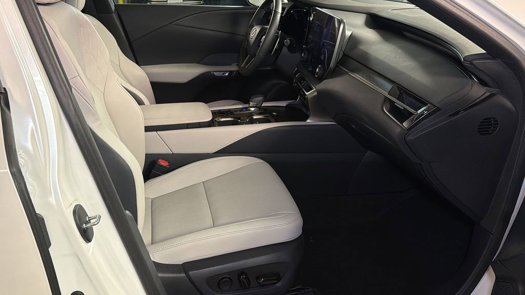 Used 2023 Lexus RX 350 Premium w/ Accessory Package AWD/4WD image 10