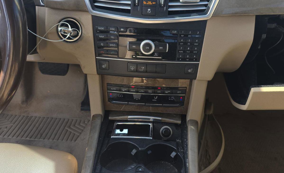 Used 2010 Mercedes-Benz E 350 4MATIC Sedan image 9