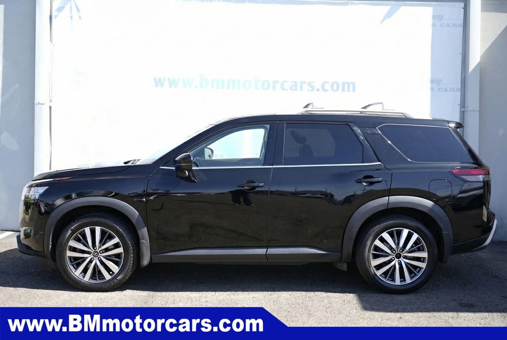 Used 2022 Nissan Pathfinder Platinum w/ Cargo Package AWD/4WD image 6