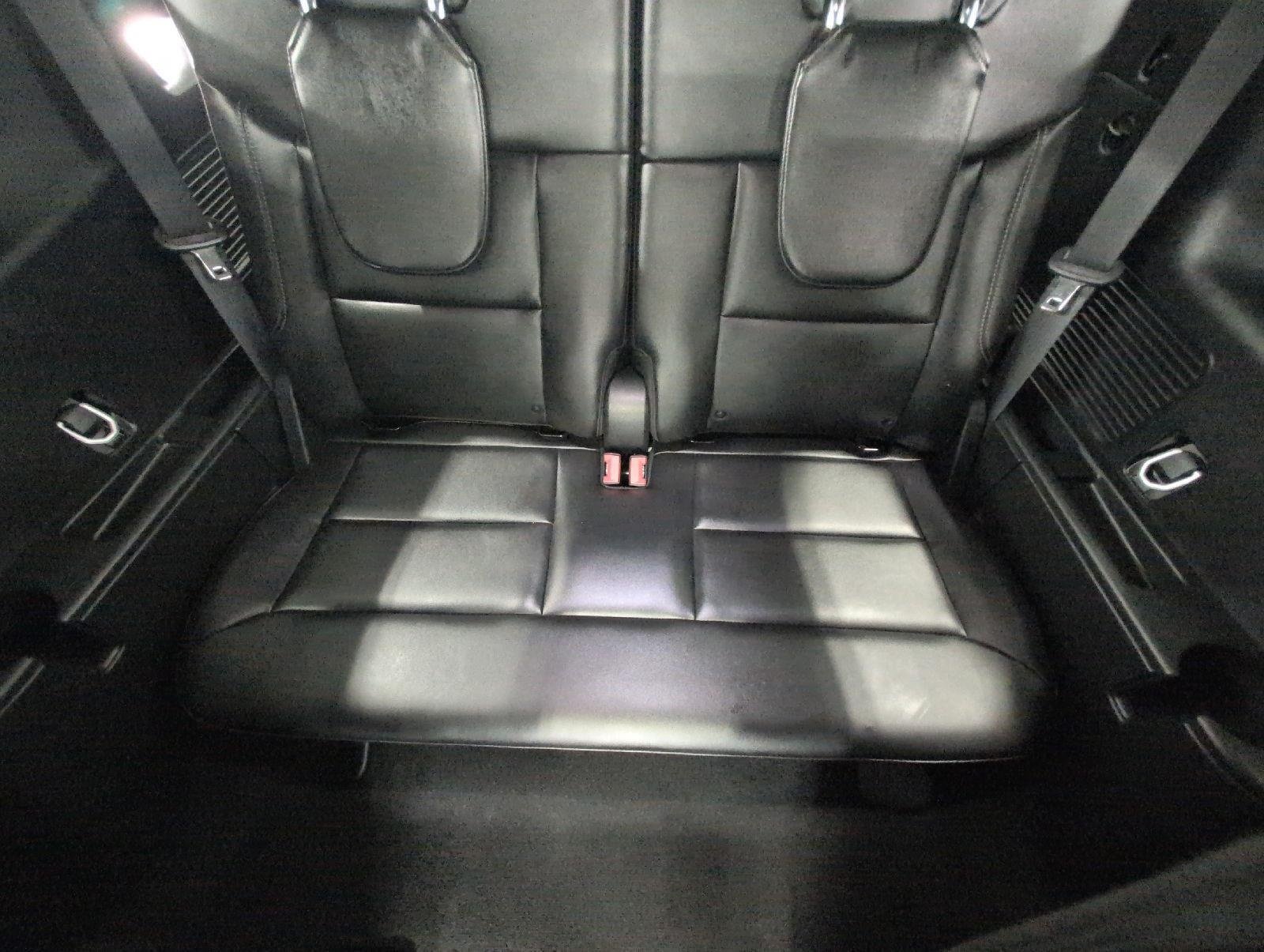 Used 2024 Ford Explorer XLT w/ Equipment Group 202A AWD/4WD image 24