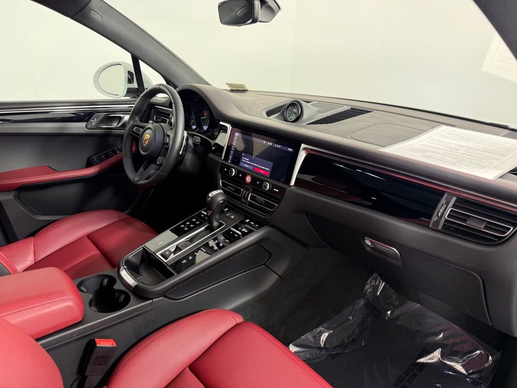 Certified 2026 Porsche Macan Turbo image 15