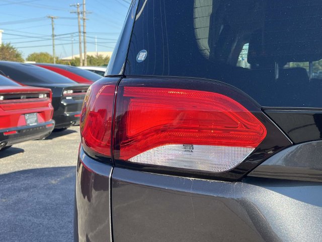Used 2021 Chrysler Voyager Lxi FWD image 10