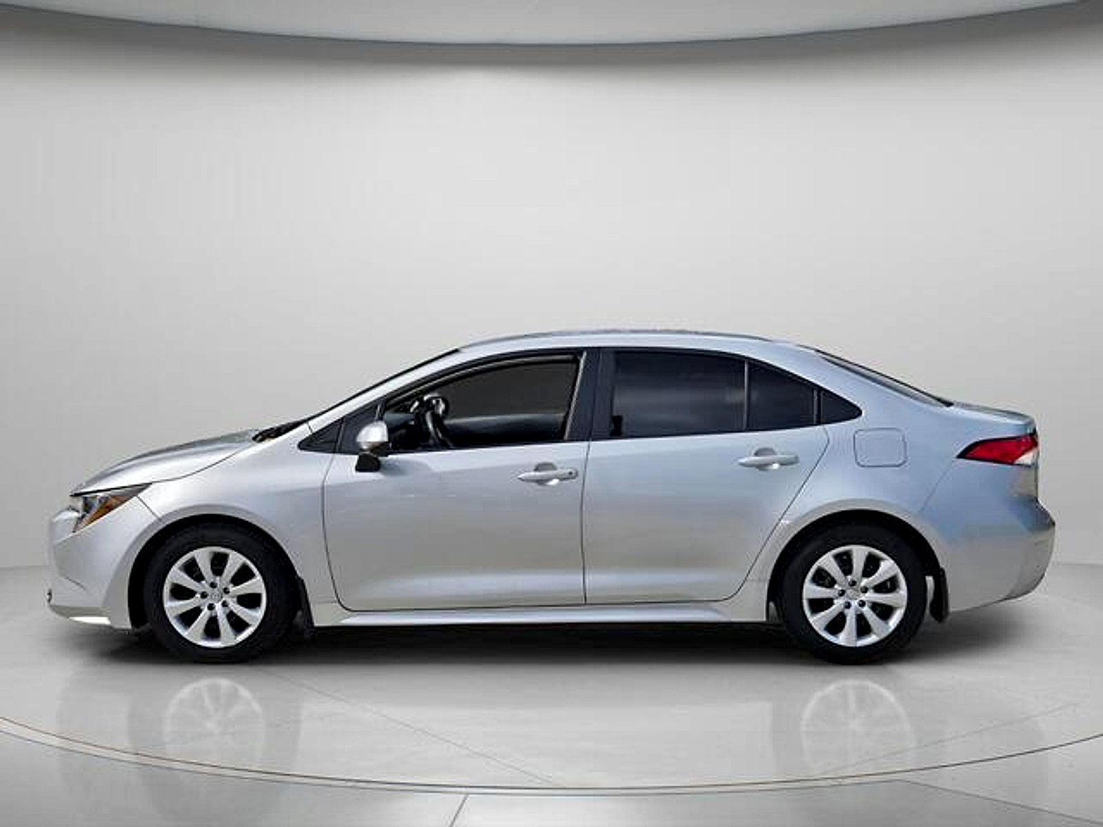Used 2026 Toyota Corolla LE FWD image 3