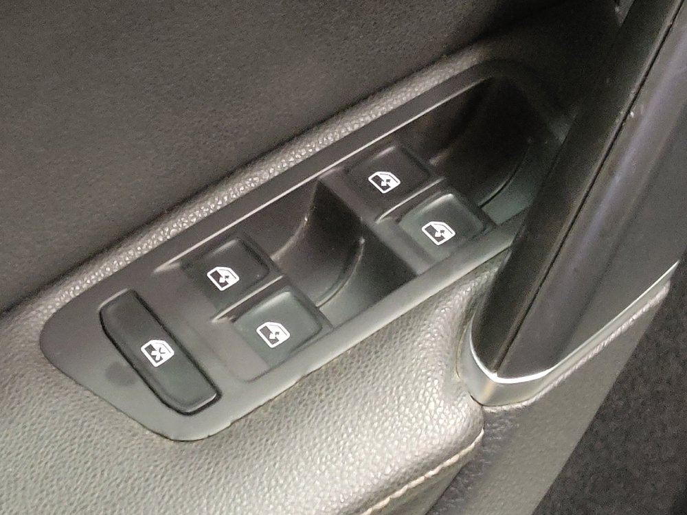 Used 2021 Volkswagen Golf 4-Door FWD image 27