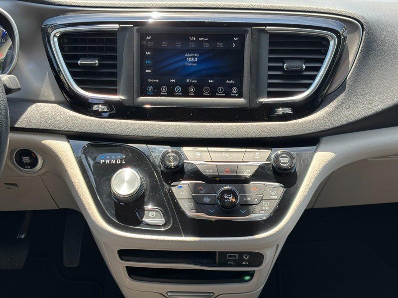 Used 2020 Chrysler Pacifica Touring FWD image 14