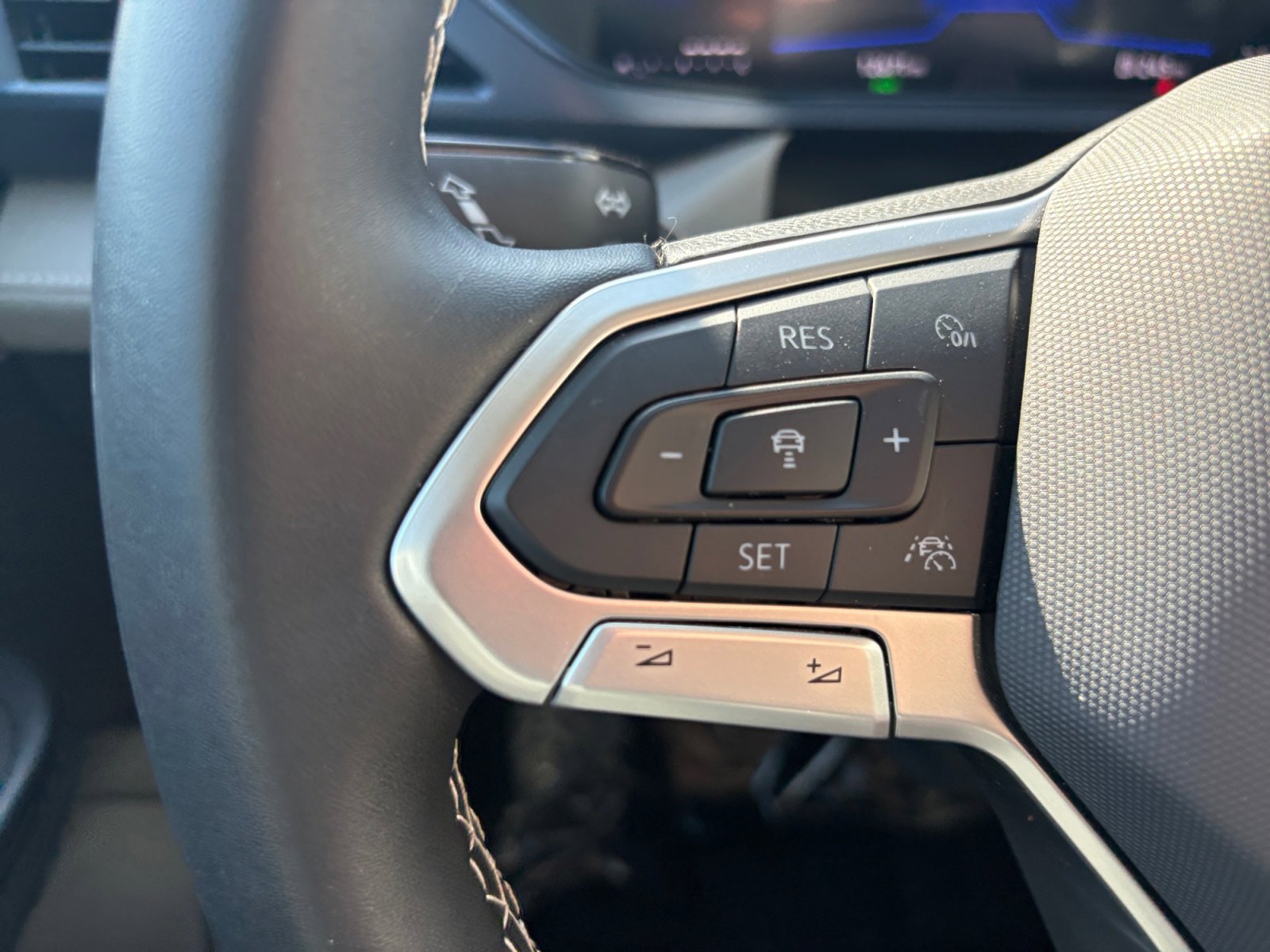 Certified 2024 Volkswagen Taos SE image 8