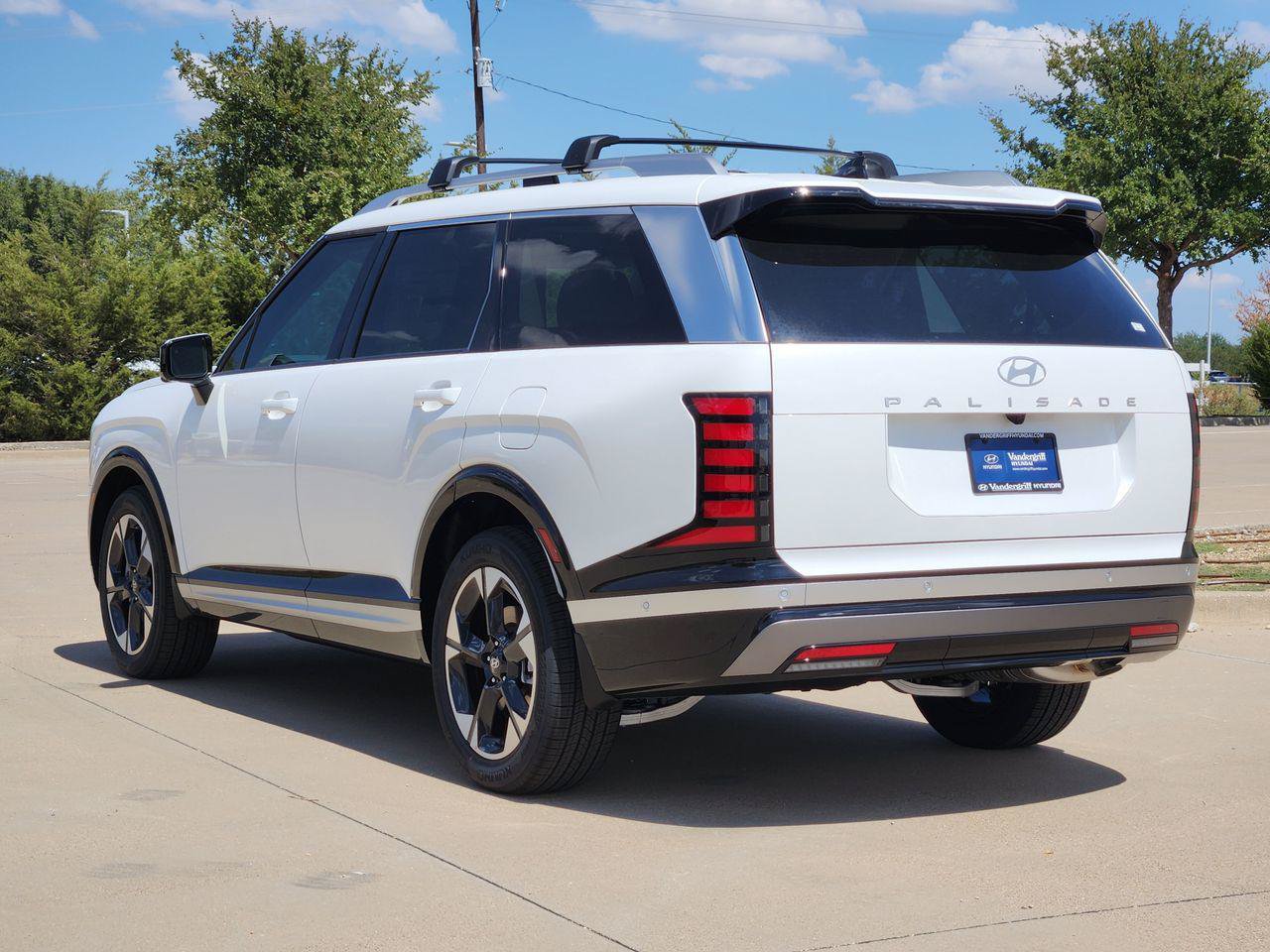 New 2027 Hyundai Palisade Limited FWD image 3