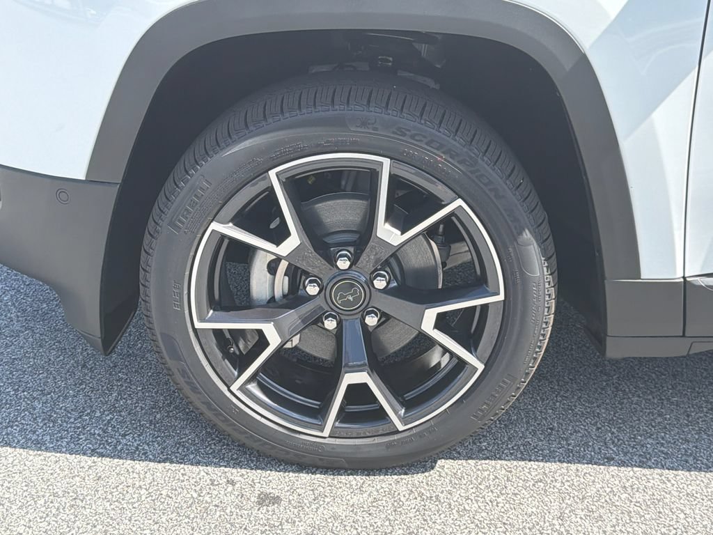 New 2026 Jeep Cherokee Overland w/ Advanced Pro Tech Group AWD/4WD image 11