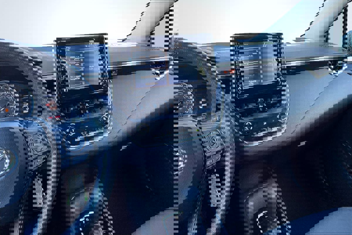 Used 2020 Toyota Corolla LE FWD image 6