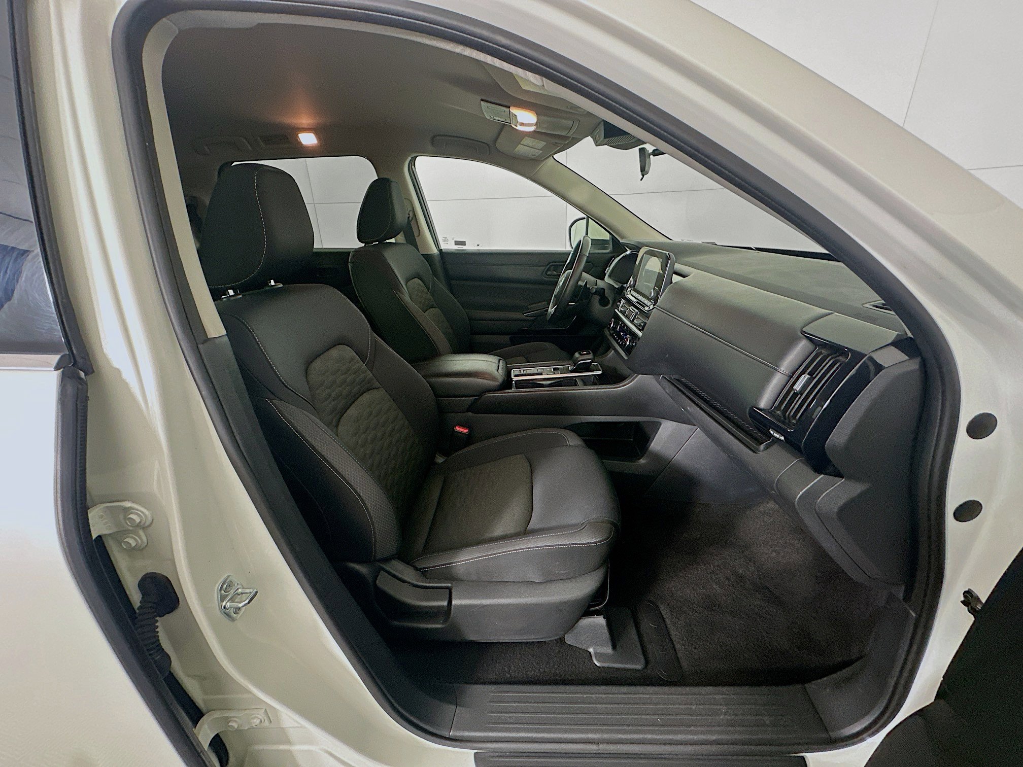 Used 2024 Nissan Pathfinder SV image 31