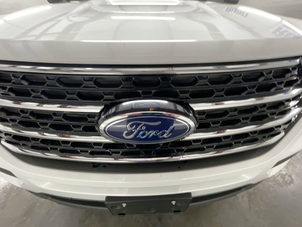 Used 2020 Ford Explorer XLT image 28