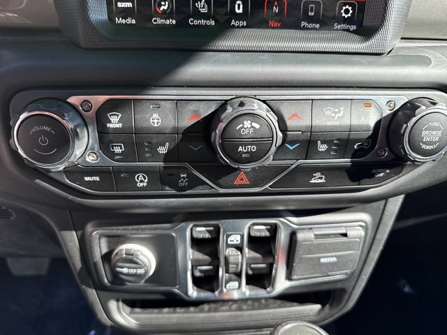 Used 2022 Jeep Wrangler Unlimited Sahara w/ Cold Weather Group AWD/4WD image 21