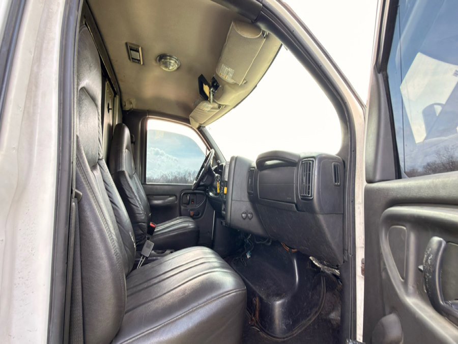 Used 2009 GMC TopKick C4500 2WD Regular Cab image 17