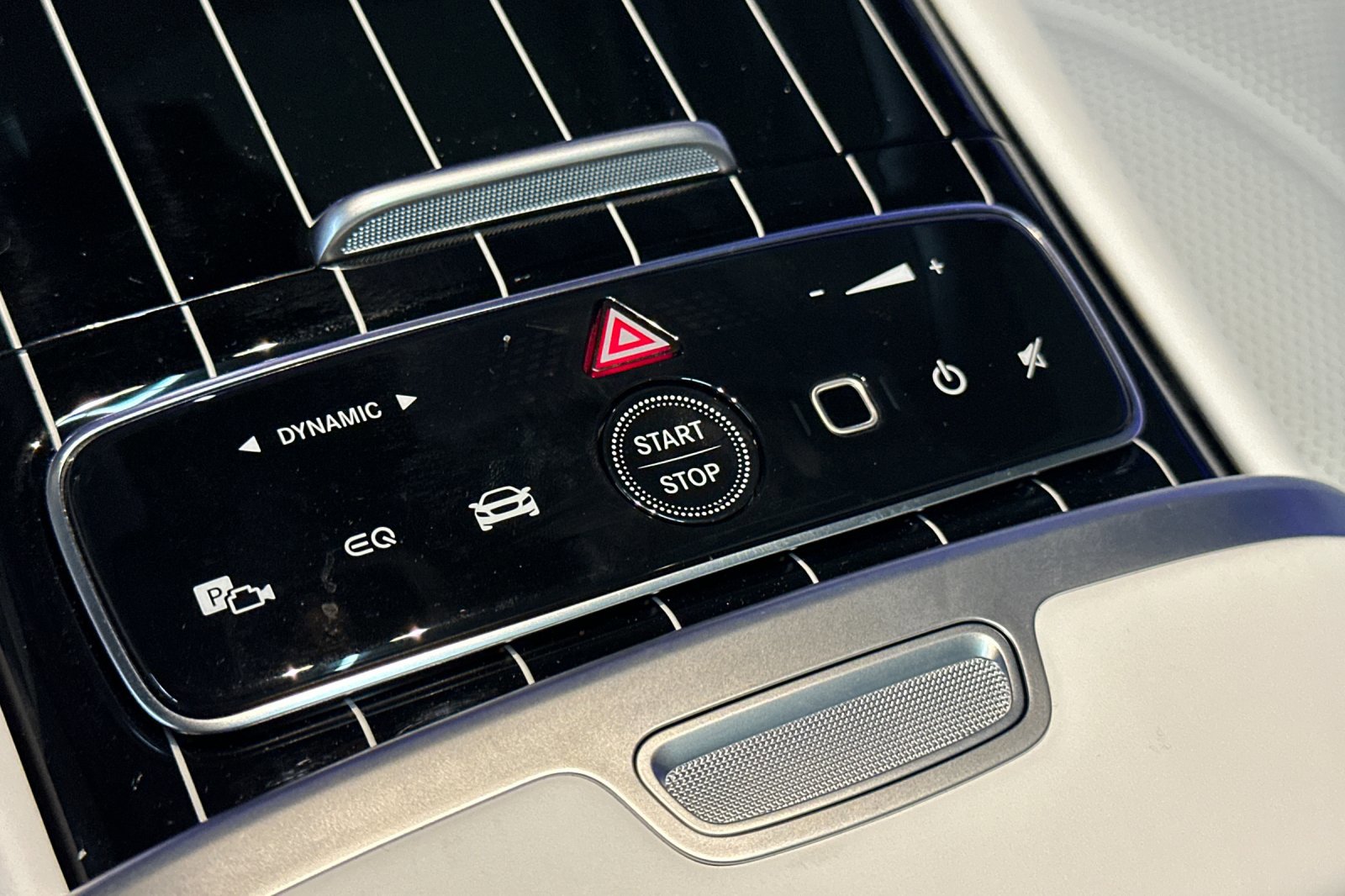 New 2025 Mercedes-Benz Maybach EQS 680 4MATIC image 17