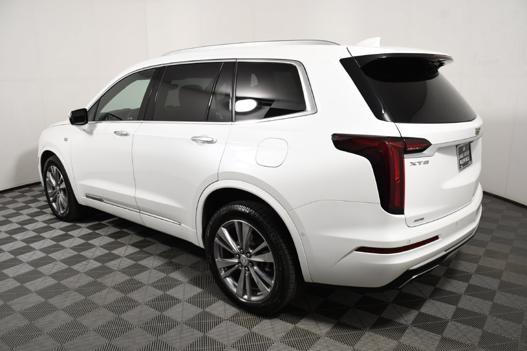 Used 2023 Cadillac XT6 Premium Luxury w/ Technology Package AWD/4WD image 3