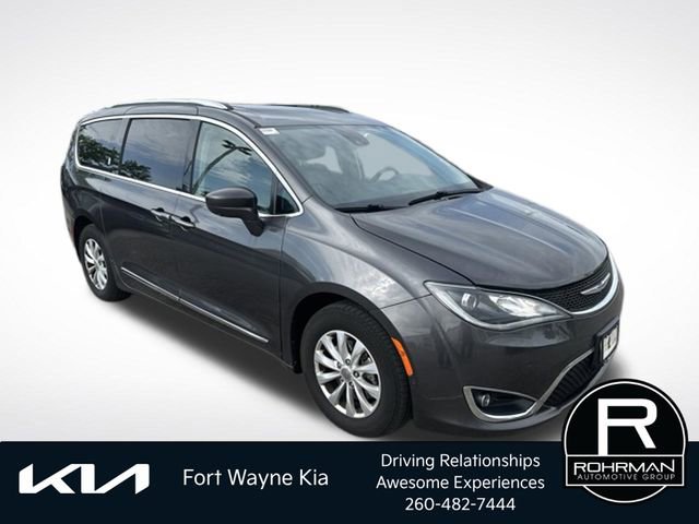 Used 2018 Chrysler Pacifica Touring-L Plus FWD image 9