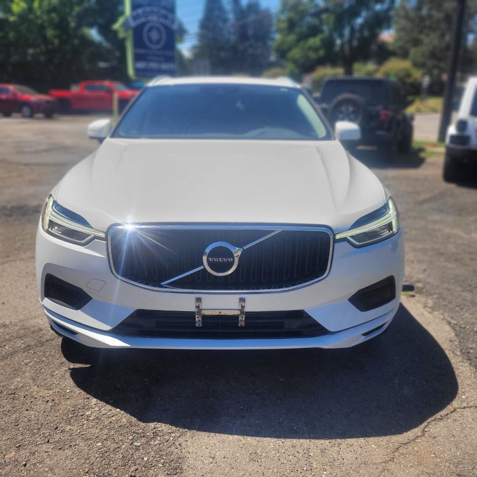 Used 2018 Volvo XC60 T5 Momentum w/ Vision Package AWD/4WD image 3