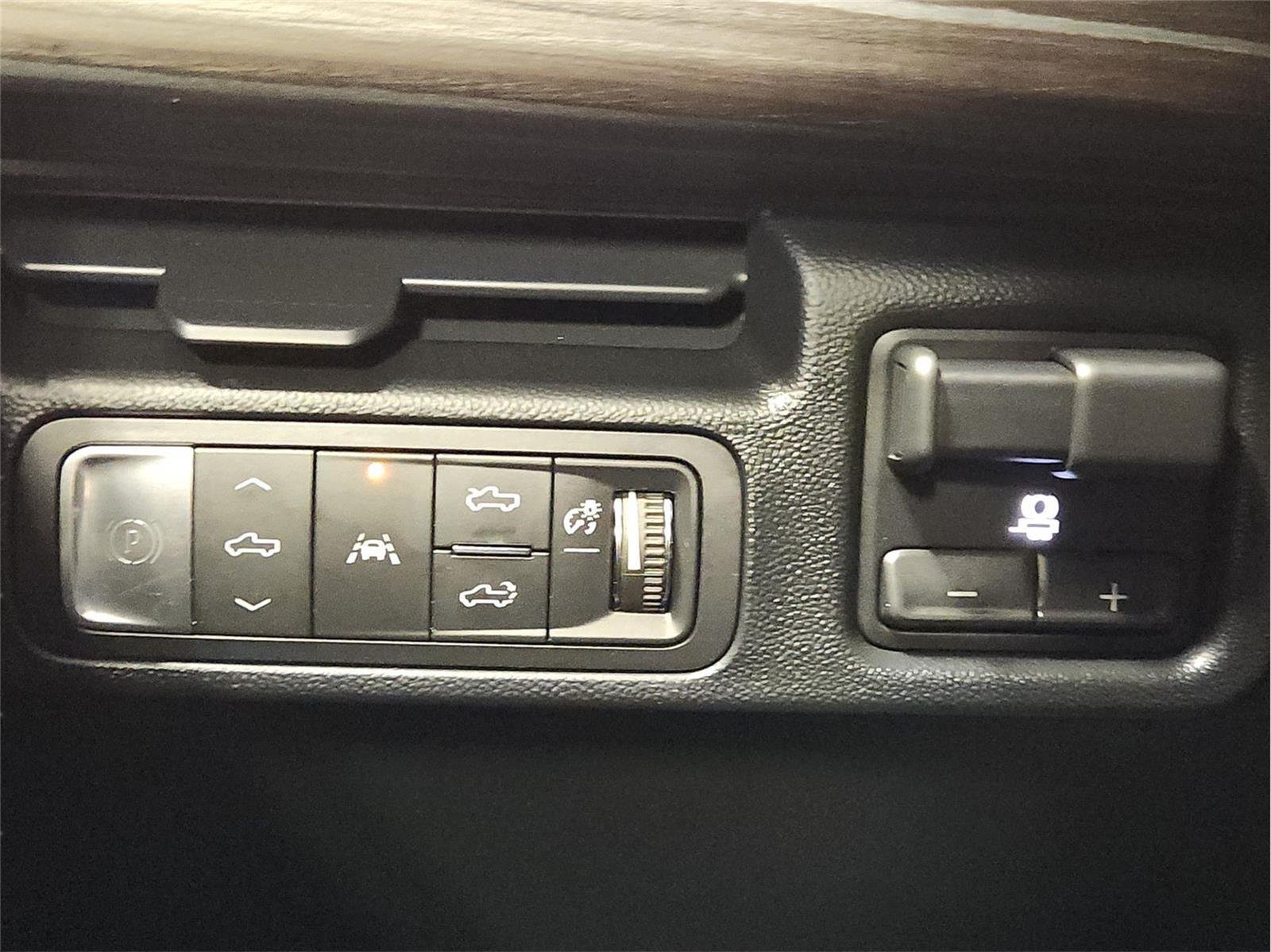 Used 2025 GMC Sierra EV Denali AWD/4WD image 17