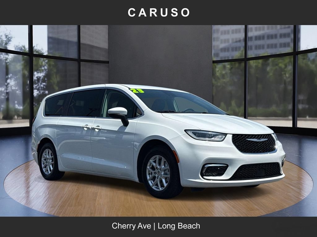 Used 2023 Chrysler Pacifica Touring-L