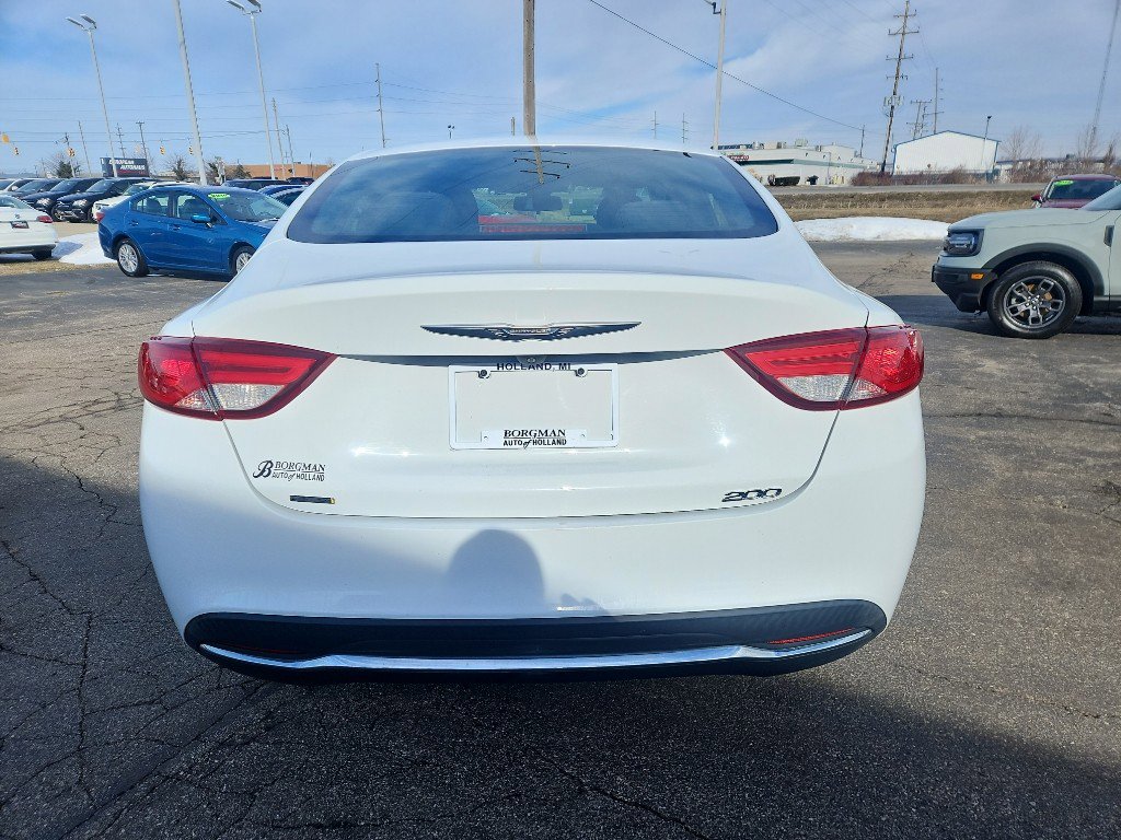 Used 2016 Chrysler 200 Limited image 3