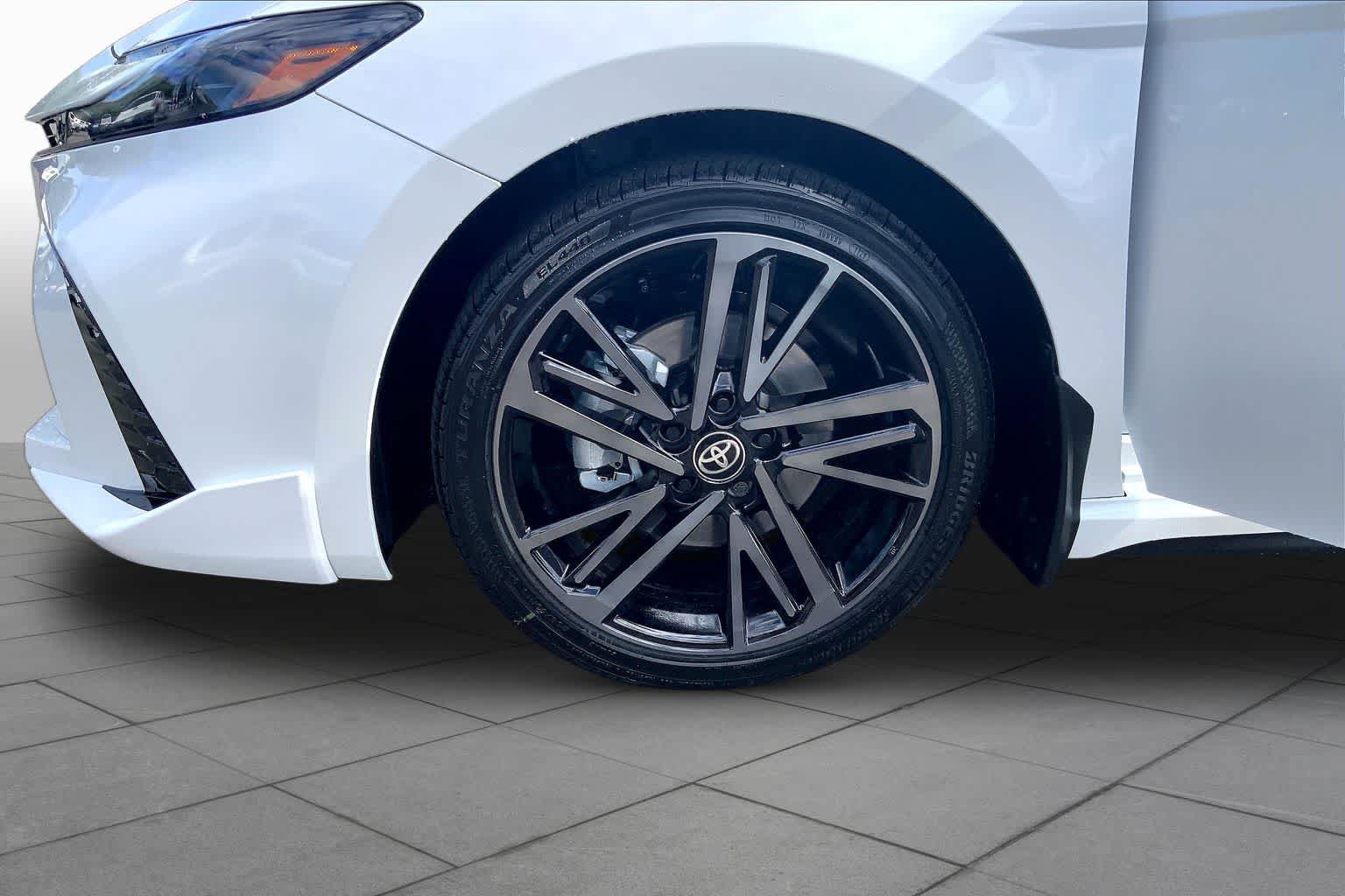 New 2026 Toyota Camry Hybrid FWD image 11