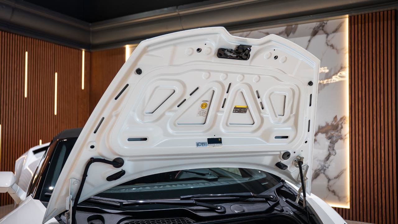 Used 2017 Lamborghini Huracan LP 580-2 RWD image 31
