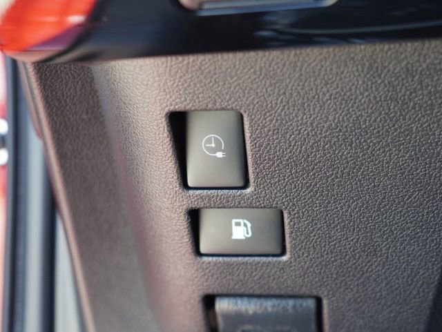 Used 2021 Toyota Prius Prime XLE w/ Carpet Mat Package (TMS) FWD image 22