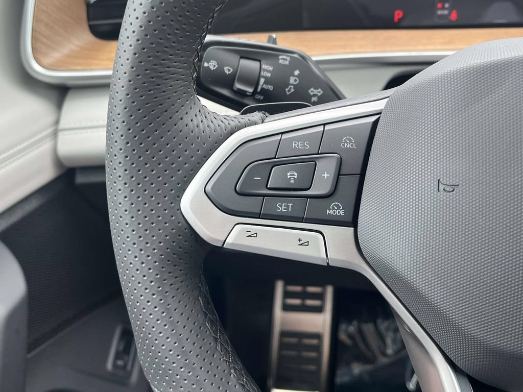 New 2026 Volkswagen Tiguan SEL R-Line AWD/4WD image 15