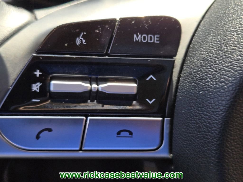 Used 2023 Hyundai Elantra Limited image 30