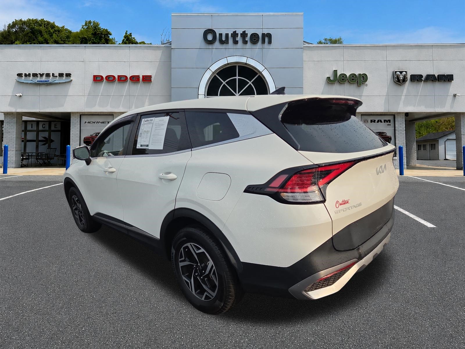 Used 2023 Kia Sportage LX AWD/4WD image 6