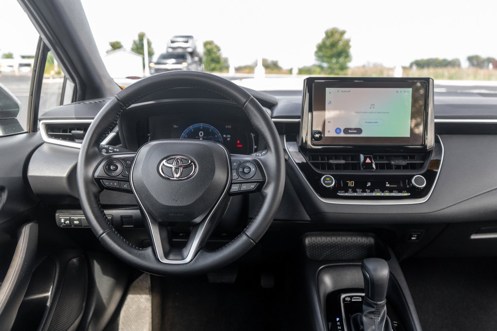 Used 2026 Toyota Corolla SE FWD image 15