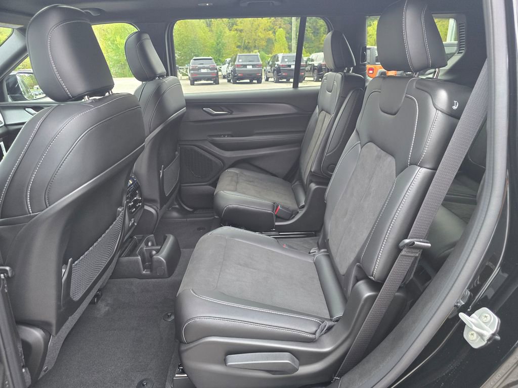 New 2025 Jeep Grand Cherokee L Altitude image 10