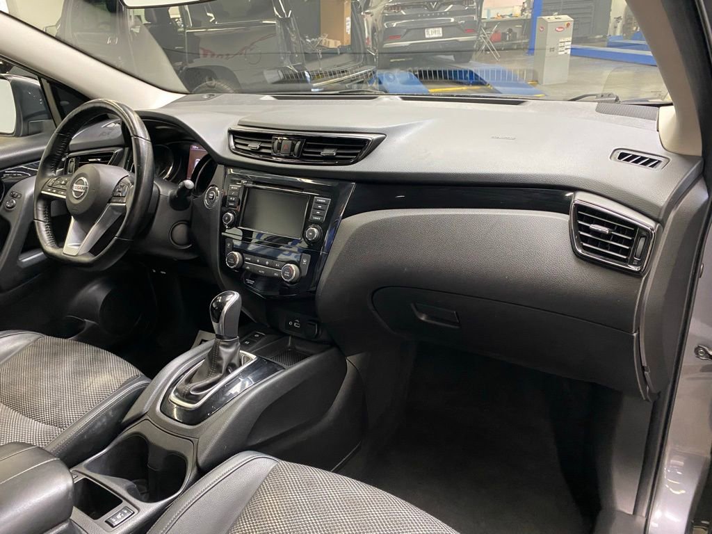 Used 2022 Nissan Rogue Sport SV w/ Technology Package image 13